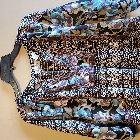 Gimmicks by BKE Top - Picture 2 of 5